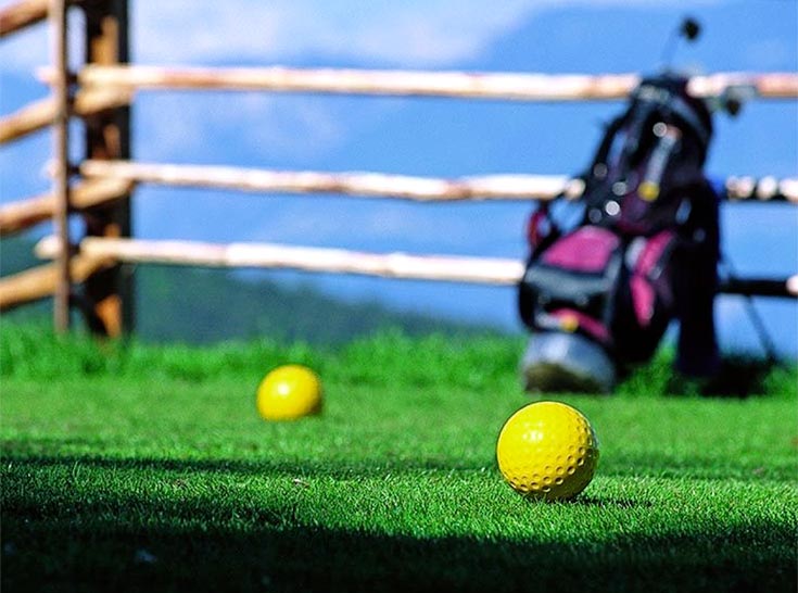 Golfbälle und Golfausrüstung